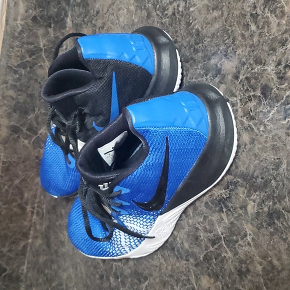 SOLD**Nike Kyrie Flytrap Hyper Colbalt sz 9 - Picture 6 of 10